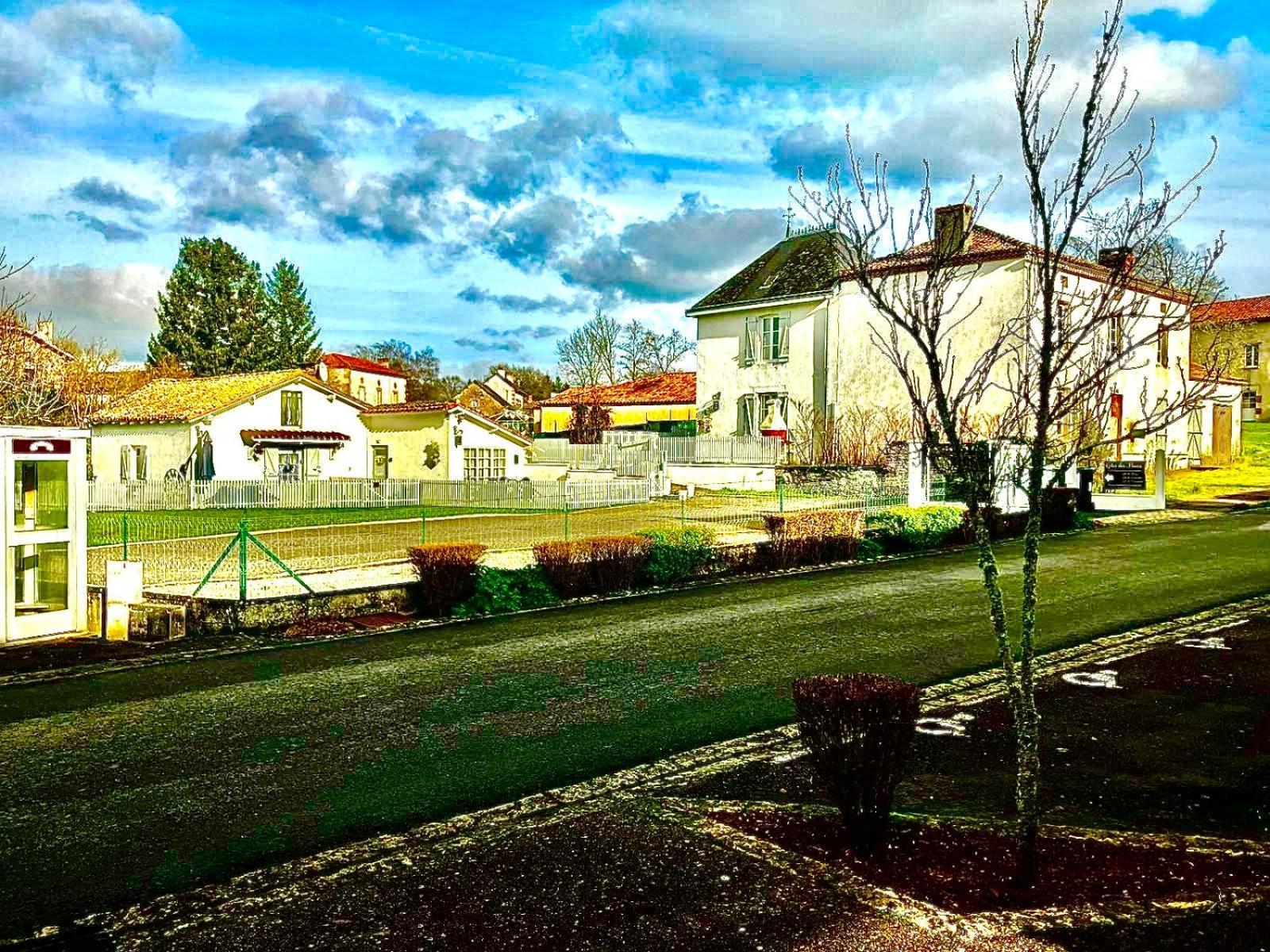 Gite Des Roses Oradour-Fanais Exterior foto